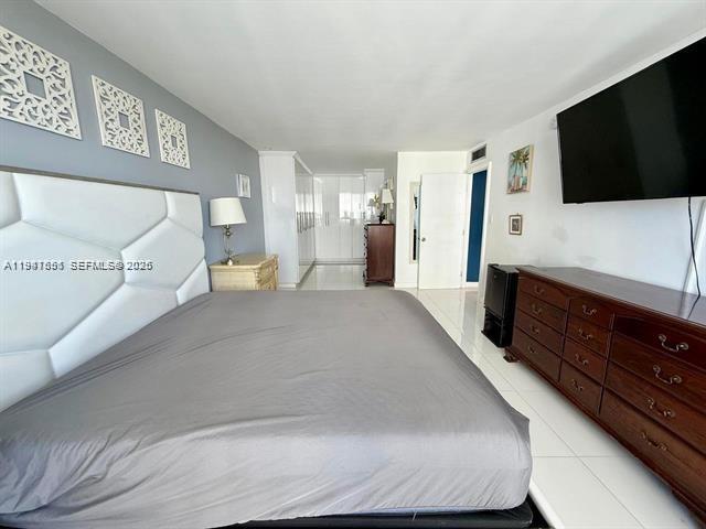 Building Photo - 18051 Biscayne Blvd