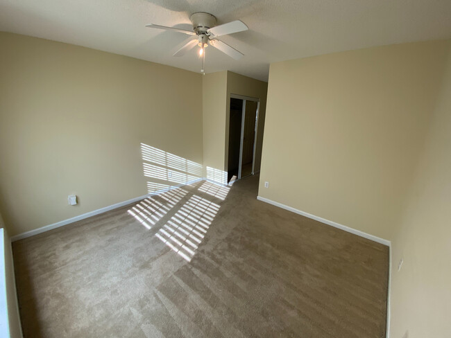 Building Photo - Room in House on Spindlewood Ct