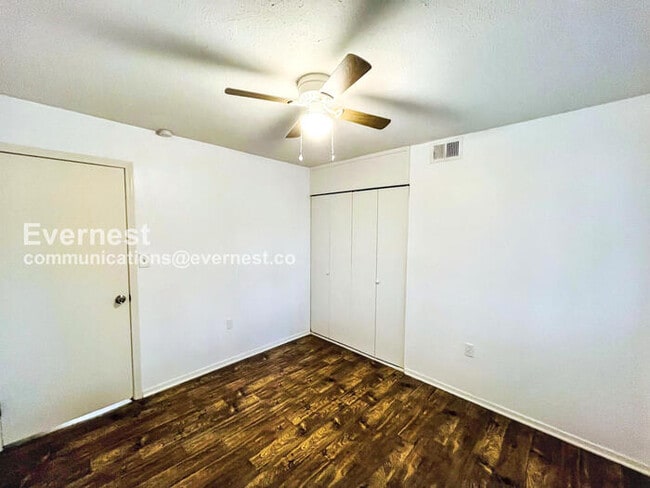 Building Photo - 1460 Woody Dr