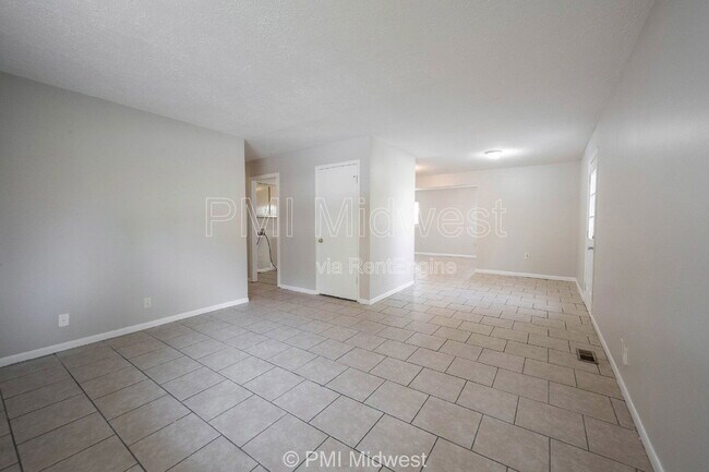 Building Photo - 3202 Wellington Ave