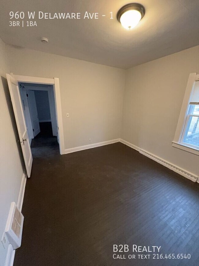 Building Photo - 960 W Delaware Ave