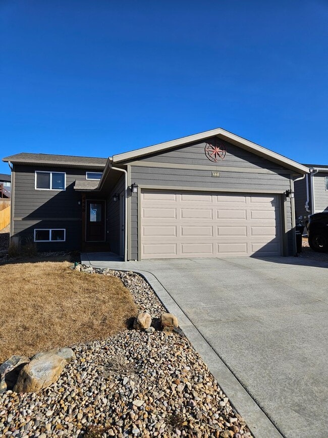 Building Photo - 4 BED | 2 BATH | DOUBLE GARAGE | RAPID VALLEY