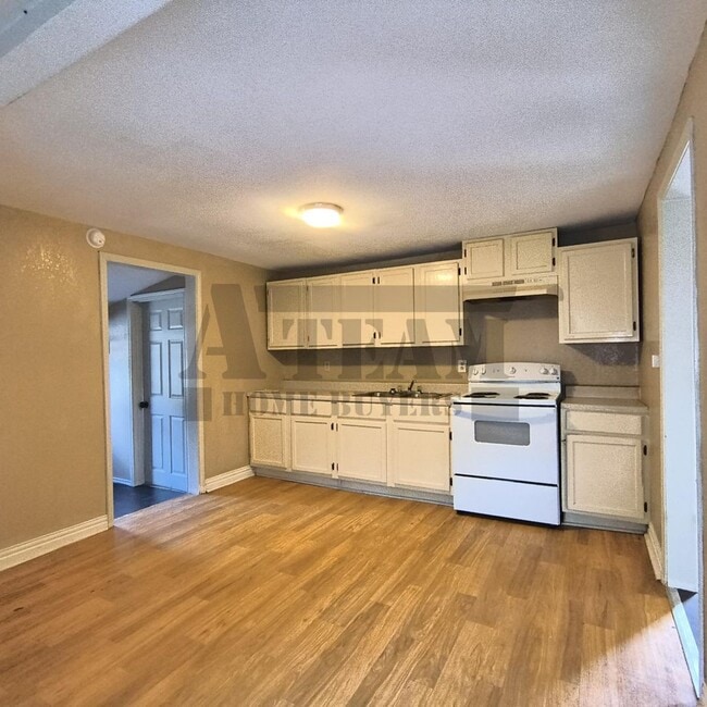 Building Photo - House For Rent