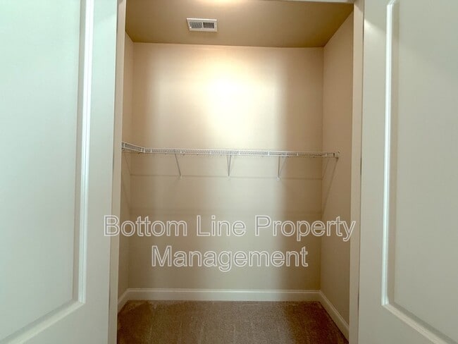 Building Photo - 9006 Blue Ridge Dr