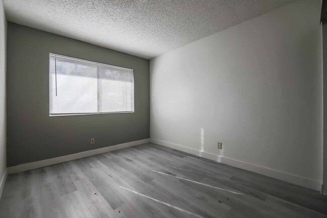 Building Photo - FULLY Remodeled 3-Bedroom Townhouse