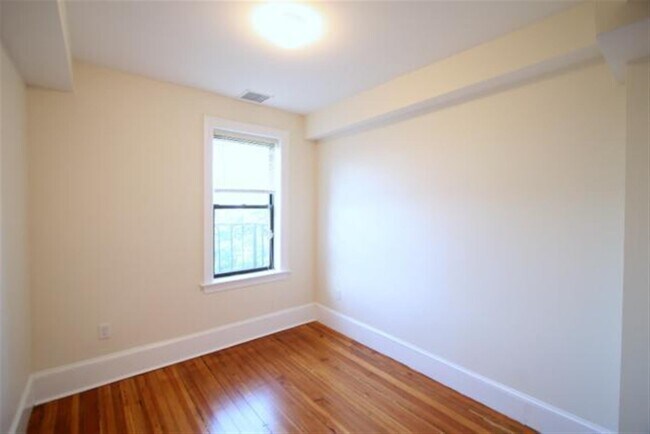 Building Photo - 881 Massachusetts Ave