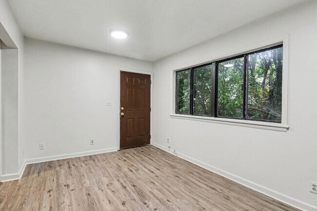 Building Photo - 518 St Marys Dr