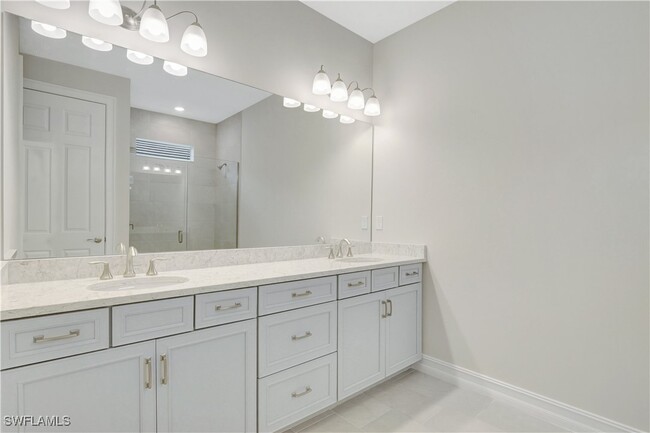 Building Photo - 335 Tamarindo Ln