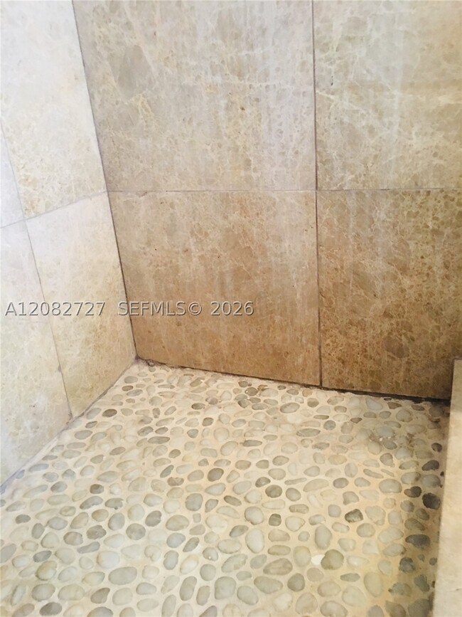 Building Photo - 1408 Brickell Bay Dr