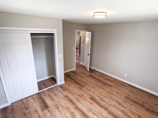 Building Photo - 1101 Spring Creek Rd