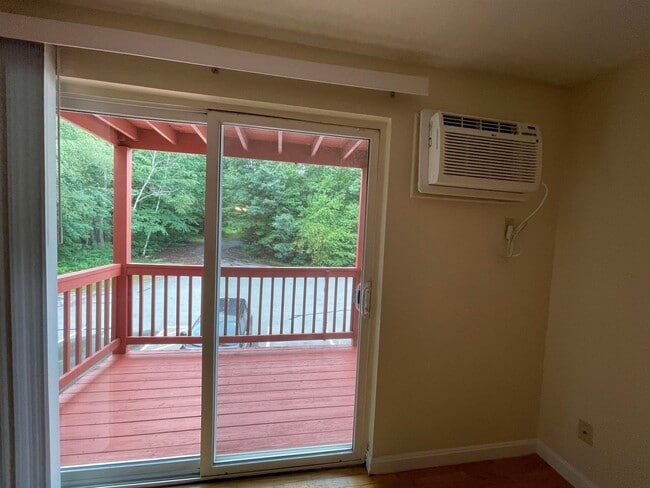 Building Photo - 99 Powers St