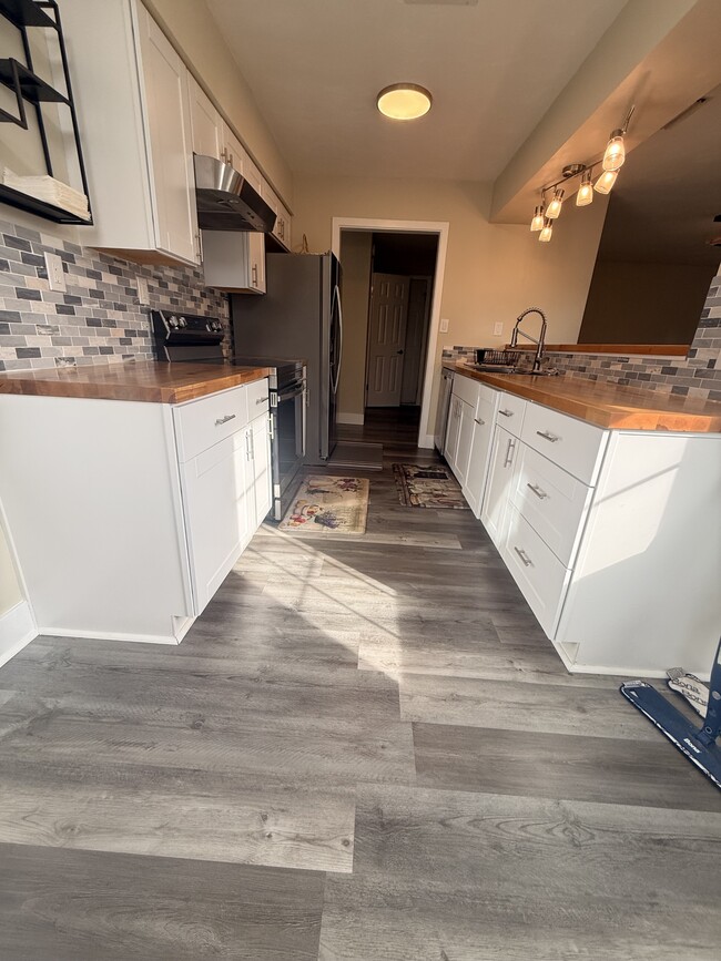 Building Photo - 1949 Arlington Arch Dr