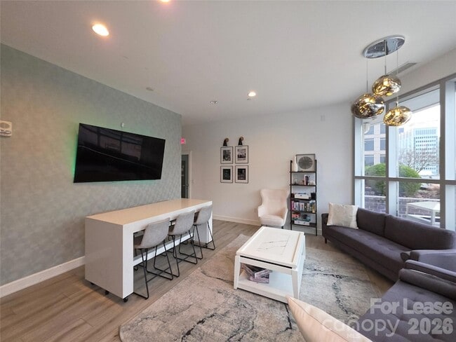 Building Photo - 333 W Trade St