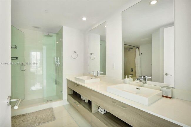 Bathroom - 1300 S Miami Ave