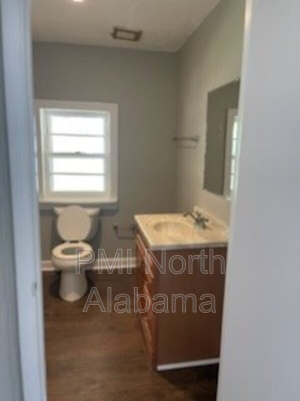 Building Photo - 1310 9th Ave SE