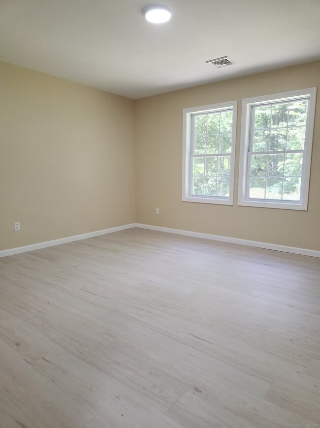 Building Photo - 1642 Highland Ave