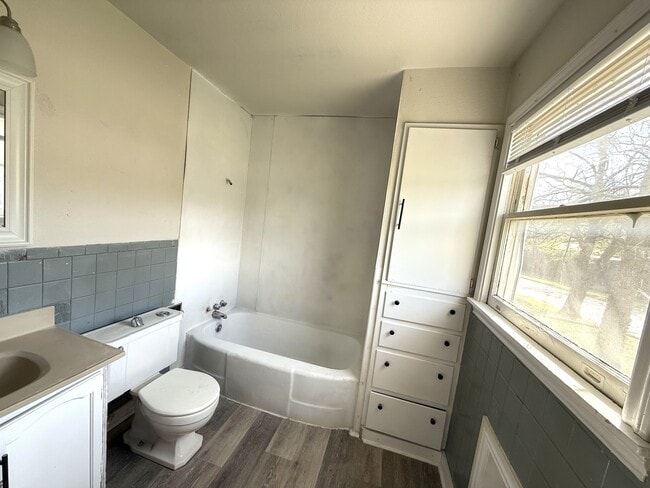 Building Photo - 330 C St