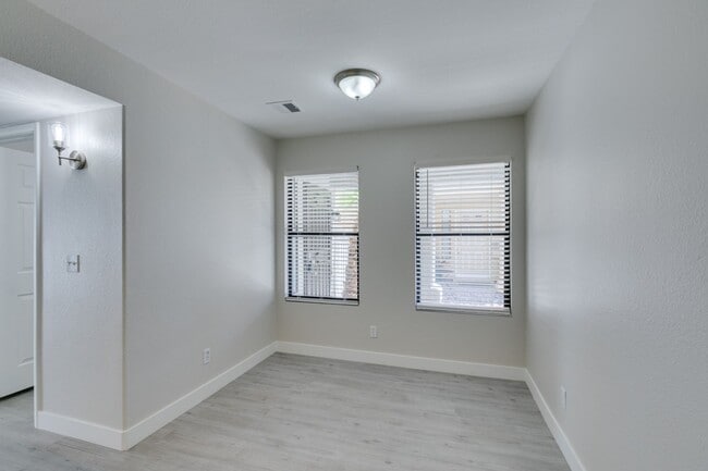 Building Photo - Great 3 bedroom home in South Shores!!