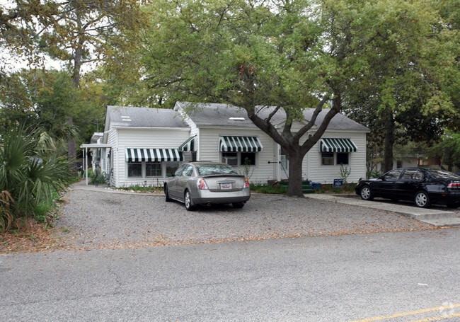 Primary Photo - Family Village