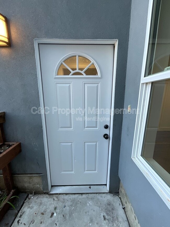 Building Photo - 184 Los Olivos Ave