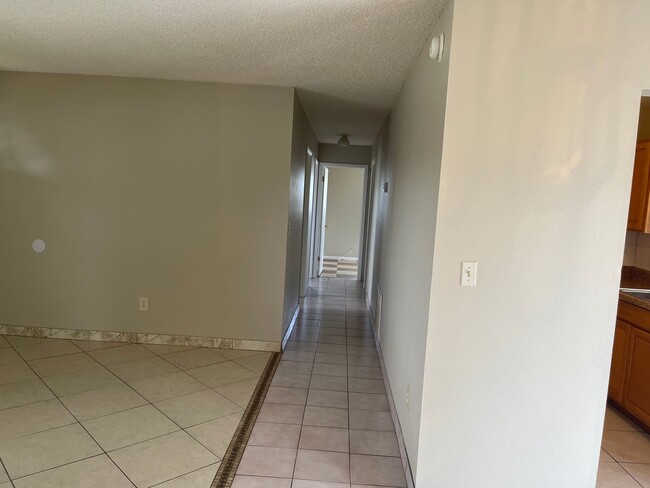 Building Photo - Adorable three bedroom two bath one car ga...