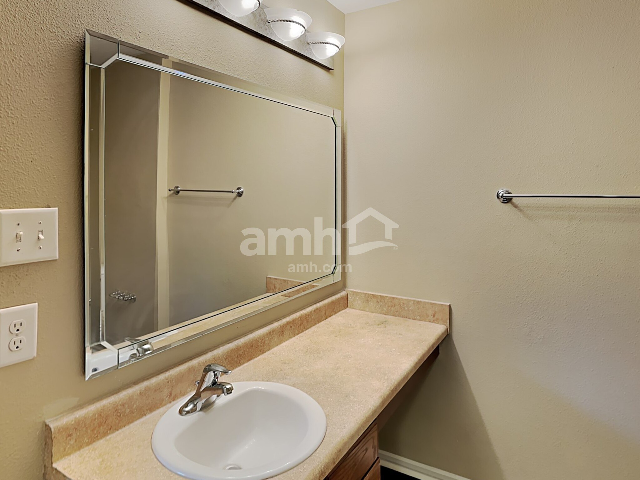 Building Photo - 227 Morning Dew Dr