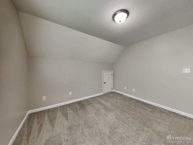 Building Photo - 612 Kankakee Ct