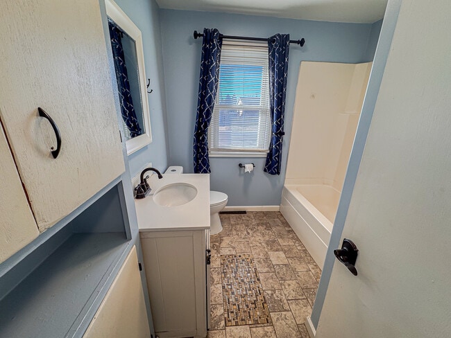 Building Photo - 702 Melton St