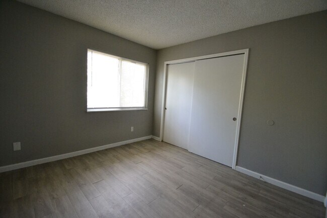 Building Photo - 2920 Straus Ln