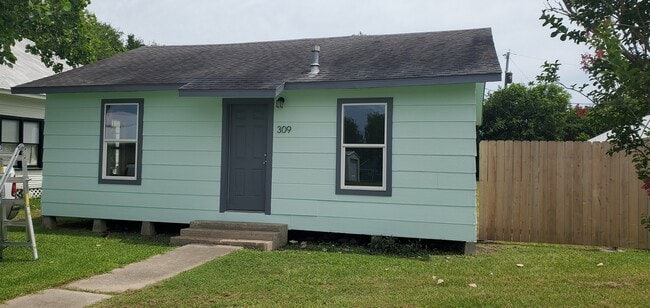 Primary Photo - 309 Dallas Ave