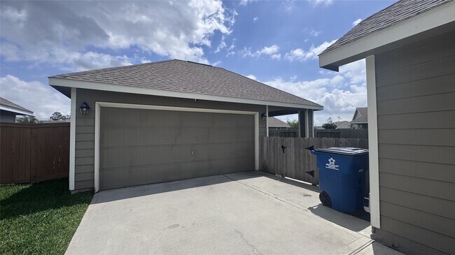 Building Photo - 15746 Harding Bend Dr