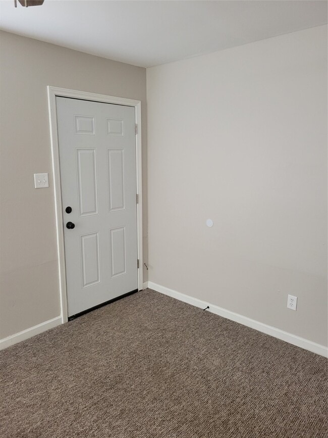 Building Photo - 2922 Randolph Rd