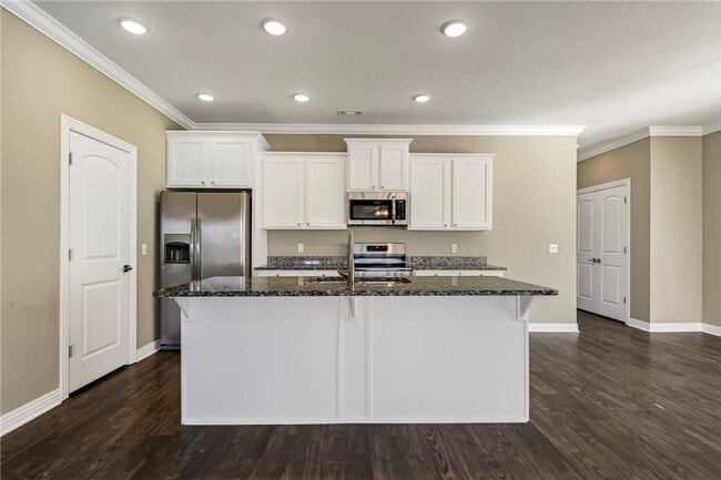 Building Photo - 121 Carrington Ave