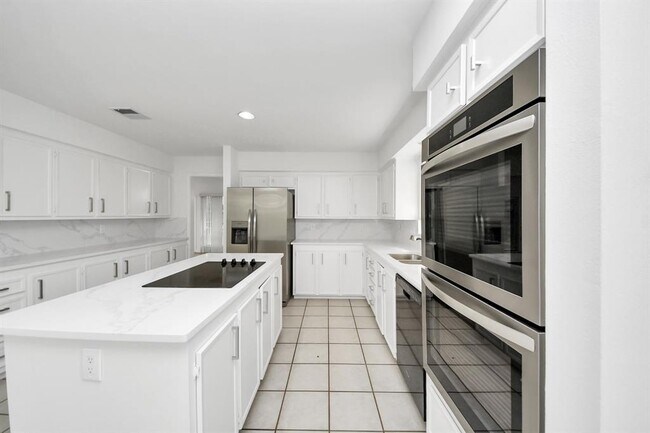 Building Photo - 11415 Ella Lee Dr