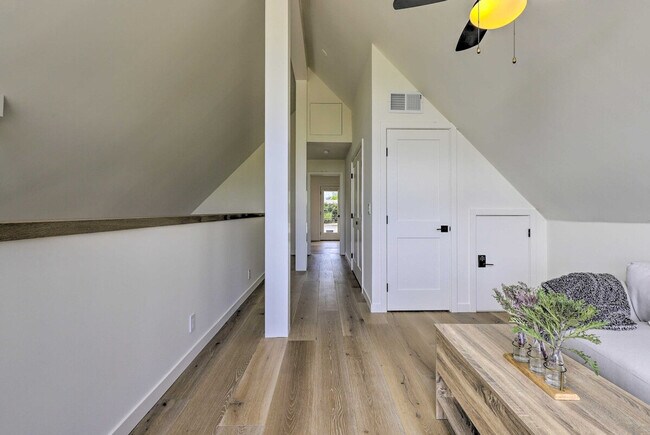 Building Photo - 1155 Grape Ln