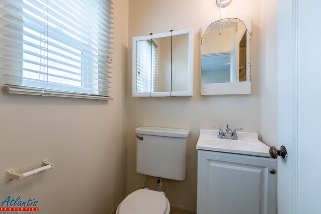 Building Photo - 211 Capitola Ave