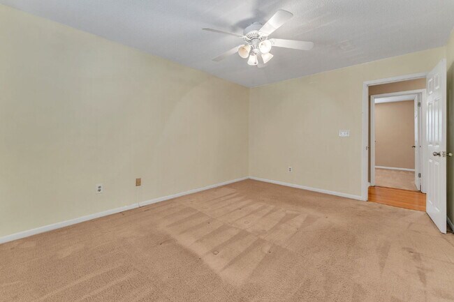 Building Photo - Beautiful 3 Bedroom 2.5 Bathroom Condo in Prime Taylors Location $1,625/mo rent