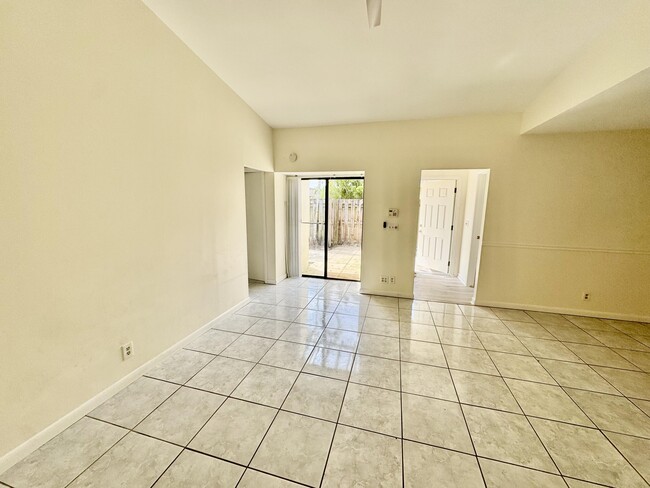 Building Photo - 1301 Waterview Cir