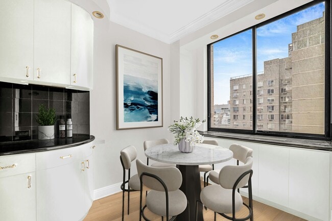 Building Photo - 200-210 E 65th St