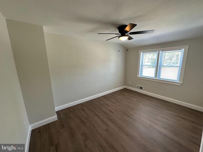 Building Photo - 1844 Trenleigh Rd