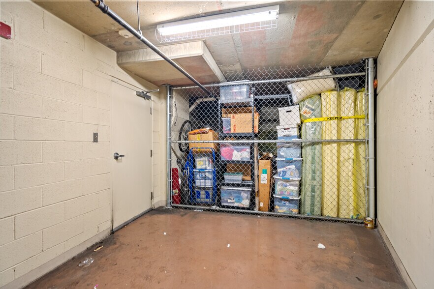 Large Storage Room - 1390 Kenyon St NW