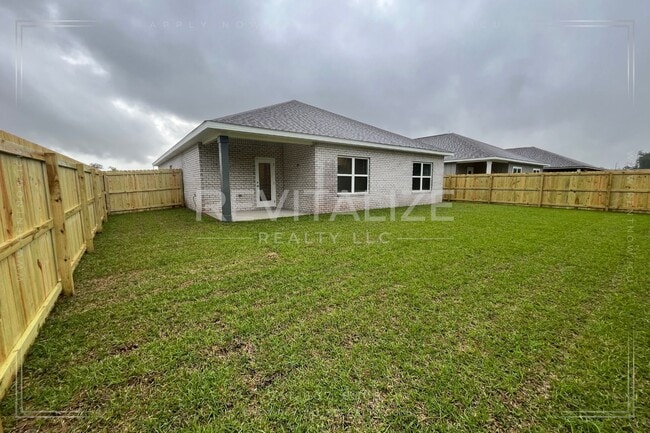 Building Photo - Cottage Charm Meets Modern Living