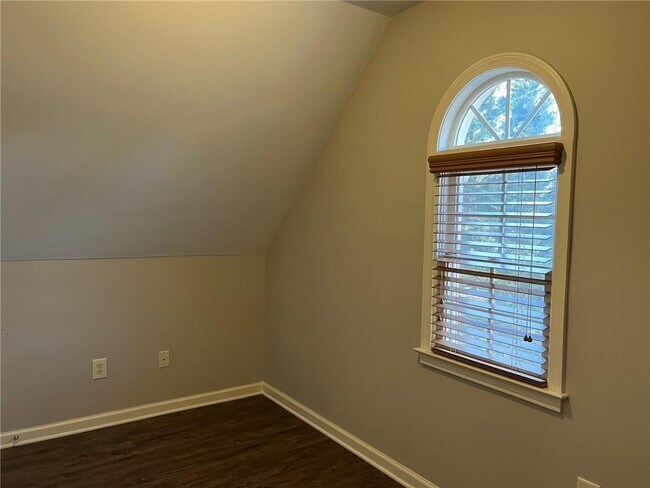 Building Photo - 2476 Sewell Mill Rd