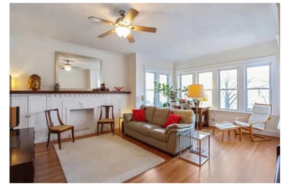 Living Room - 2733 W Ainslie St