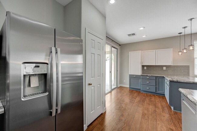 Building Photo - Stunning one story in the NW!