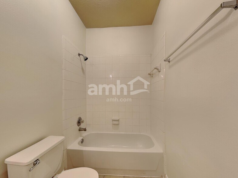 Building Photo - 16518 Barker Ranch Ct
