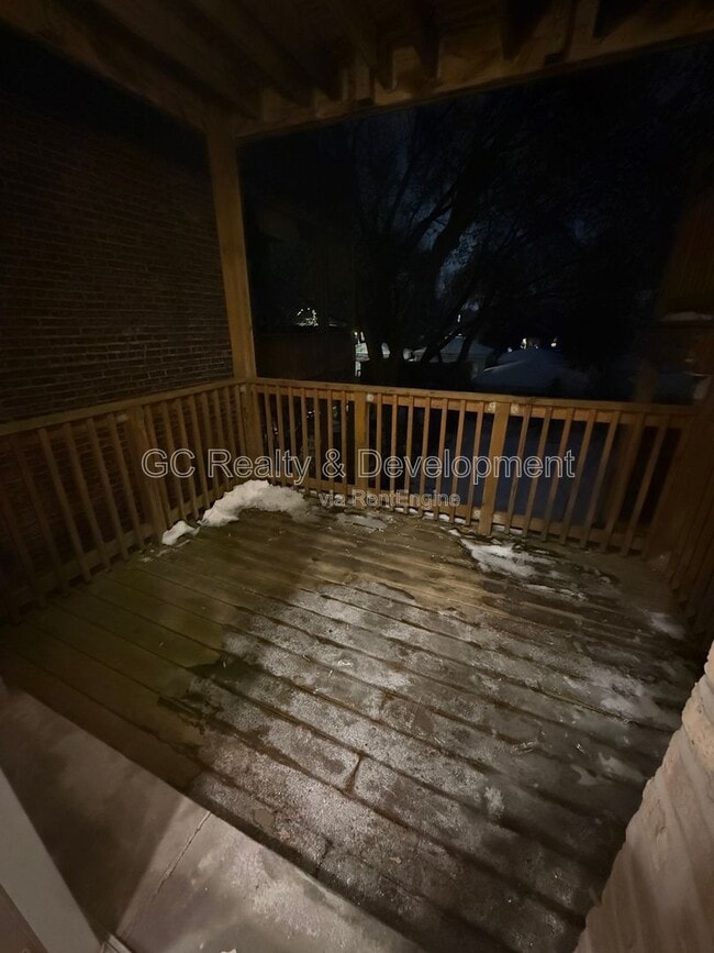 Building Photo - 1727 W Albion Ave