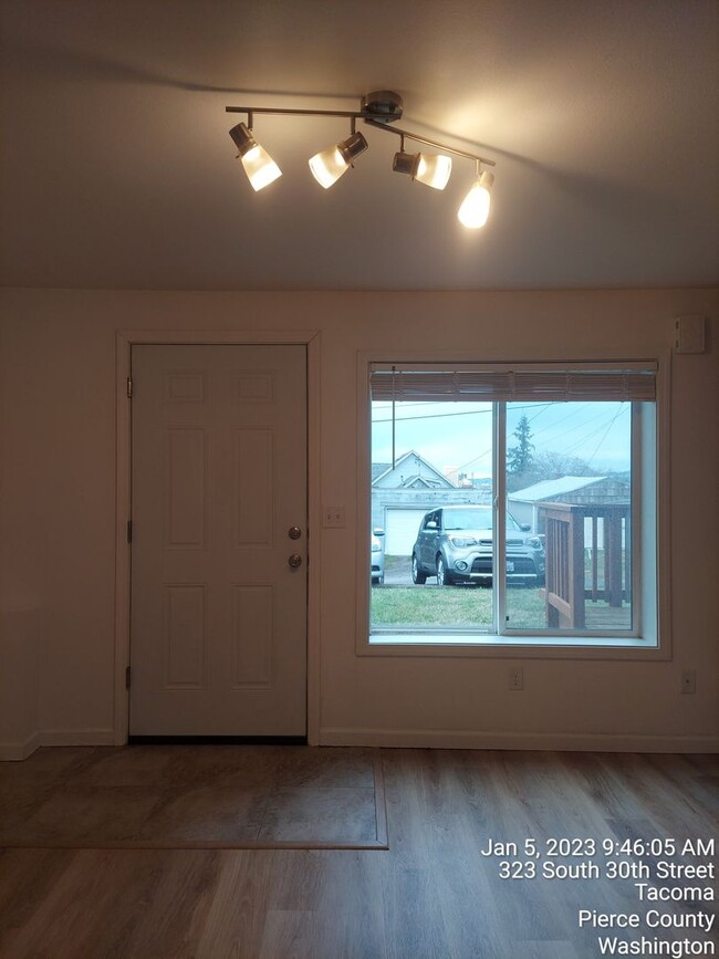 Building Photo - For Rent - Tacoma darling 1 bedroom 1 bath...