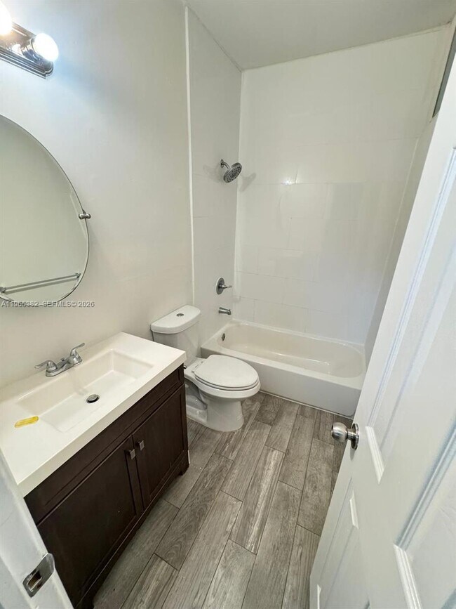 Building Photo - 605 S J St