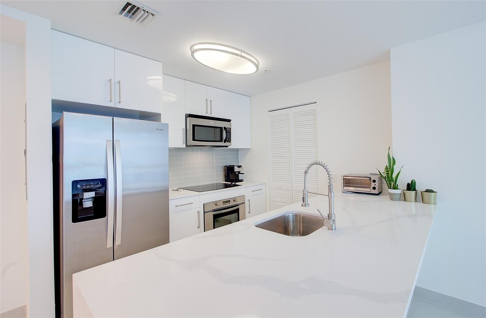 Building Photo - 300 S Biscayne Blvd